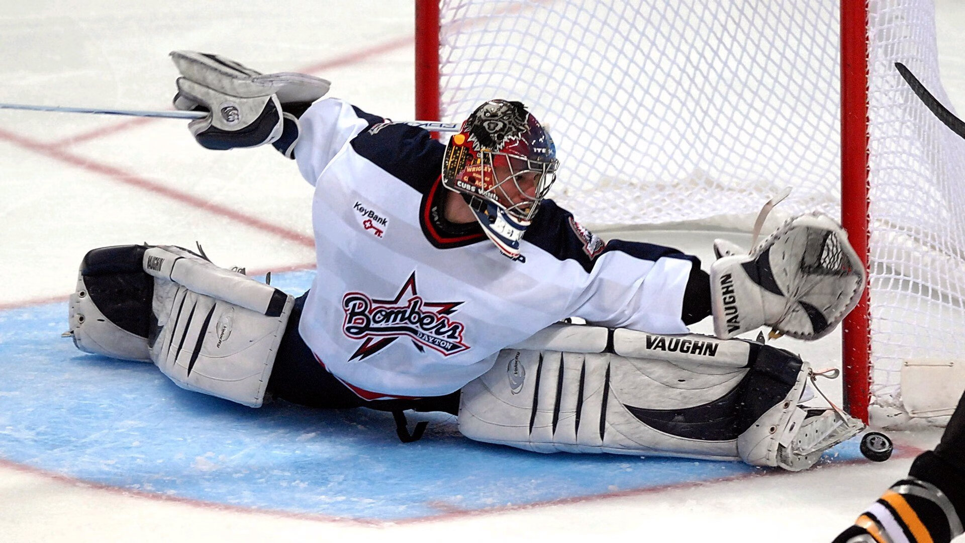 九游游戏中心-艾比·德尔福：南非队防守中的英雄，成功防守对方进攻威胁，比尔和艾德